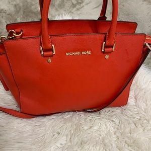 Michael kors selma medium red